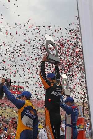 Podium: third place Marco Andretti, Andretti Autosport and winner Graham Rahal, Rahal Letterman Lanigan Racing and second place Tony Kanaan, Ganassi Racing