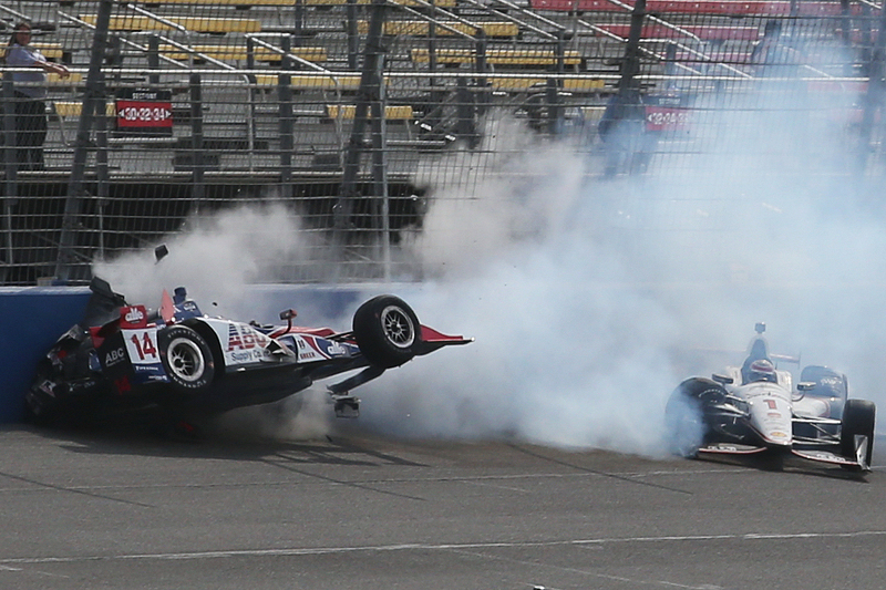 Takuma Sato, A.J. Foyt Enterprises Honda and Will Power, Team Penske Chevrolet crash