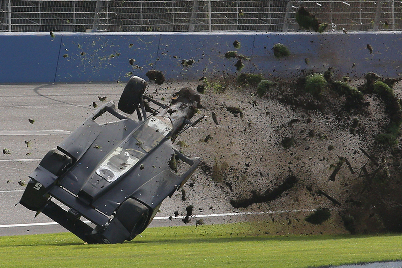 Ryan Briscoe, Schmidt Peterson Motorsports Honda en un fuerte accidente