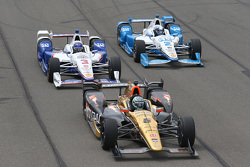 Ryan Briscoe, Schmidt Peterson Motorsports Honda, Helio Castroneves, Team Penske Chevrolet e Juan Pablo Montoya, Team Penske Chevrolet