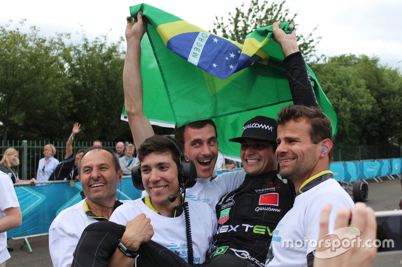 Nelson Piquet Jr., China Racing, célèbre son titre de Champion Formule E