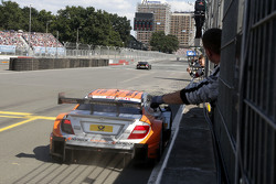 Le vainqueur Robert Wickens, HWA AG Mercedes-AMG C63 DTM