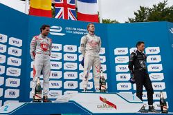 Подиум: второе место - Жером Д'Амброзио, Dragon Racing, победитель - Сэм Берд, Virgin Racing и треть
