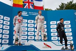 Podium: segundo lugar, Jérôme d'Ambrosio, Dragon Racing y el ganador, Sam Bird, Virgin Racing, terce