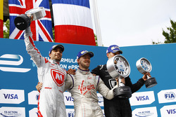 Podium : le deuxième, Jérôme d'Ambrosio, Dragon Racing, le vainqueur Sam Bird, Virgin Racing et le troisième, Loic Duval, Dragon Racing