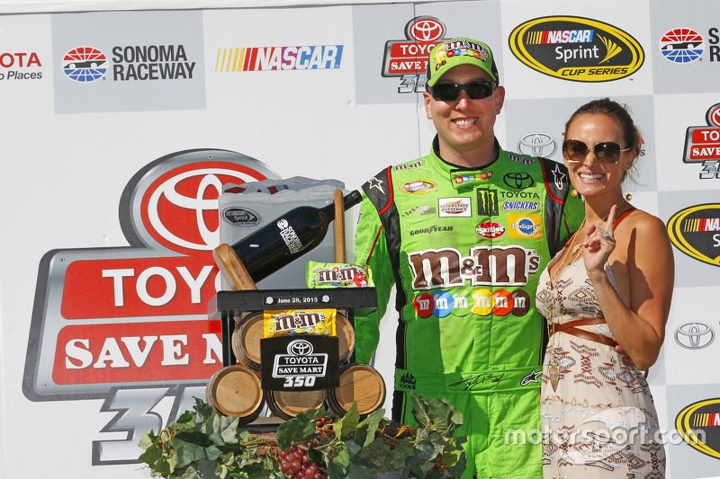 Race winner Kyle Busch, Joe Gibbs Racing Toyota