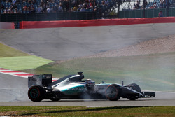 Lewis Hamilton, Mercedes AMG F1 W06 roda na primeira sessão de treinos livres