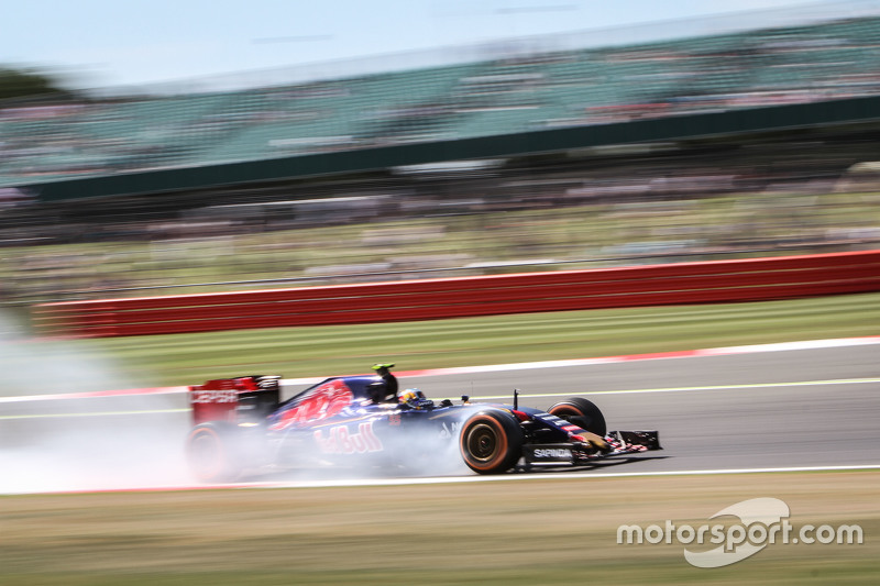 Carlos Sainz Jr., Scuderia Toro Rosso STR10 bloquea en la frenada