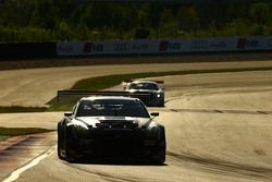 #23 Nissan GT Academy Team RJN Nissan GT-R Nismo GT3: Марк Шульжицкий, Ник Хамманн
