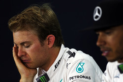 Nico Rosberg y Lewis Hamilton, Mercedes AMG F1 en la conferencia de prensa de la FIA
