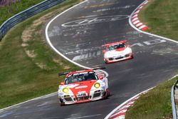 #30 Frikadelli Racing Team Porsche GT3 R: Klaus Abbelen, Patrick Huisman, Sabine Schmitz