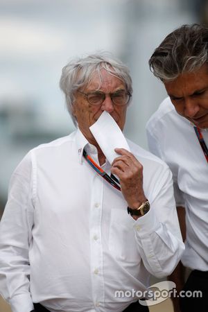 Bernie Ecclestone, avec Pasquale Lattuneddu, de la FOM