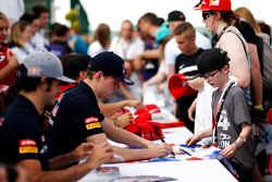Max Verstappen, Scuderia Toro Rosso signs autographs for the fans
