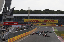 Marvin Kirchhofer, ART Grand Prix leads Emil Bernstorff, Arden International at the start