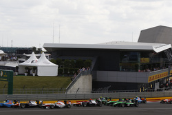 Artur Janosz, Trident leads Alfonso Celis Jr., ART Grand Prix and Oscar Tunjo, Trident