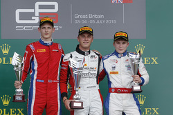 Podio: segundo lugar Emil Bernstorff, Arden International y ganador Marvin Kirchhofer, ART Grand Pri