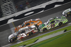 Ty Dillon, Richard Childress Racing Chevrolet, Daniel Suarez, Joe Gibbs Racing Toyota y David Ragan,
