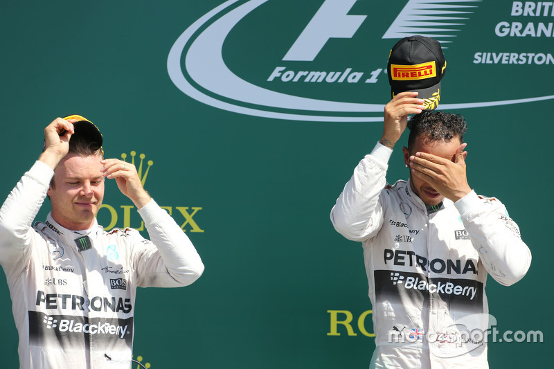 Tweede Nico Rosberg en Winnaar Lewis Hamilton, Mercedes AMG F1