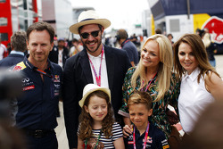 Christian Horner, jefe de Red Bull Racing y Will Young, Emma Bunton con Geri Halliwell