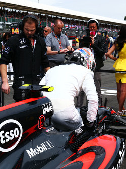 Jenson Button, McLaren MP4-30 no grid