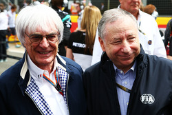 Bernie Ecclestone mit FIA-Präsident Jean Todt in der Startaufstellung