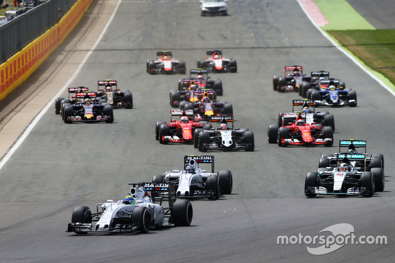 Start: Felipe Massa, Williams FW37 leads