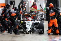 Nico Hulkenberg, Sahara Force India pendant un arrêt aux stands