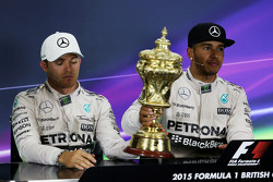 (L to R): Second placed Nico Rosberg, Mercedes AMG F1 with the trophy of race winner Lewis Hamilton, Mercedes AMG F1 in the FIA Press Conference.