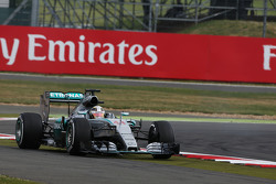 Lewis Hamilton, Mercedes AMG F1 W06 runs wide as he tries to pass Felipe Massa, Williams FW37 for the lead of the race