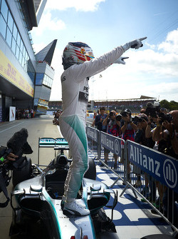 El ganador, Lewis Hamilton, Mercedes AMG F1 Team