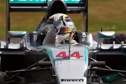 1. Lewis Hamilton, Mercedes AMG F1 W06, feiert am Ende des Rennens