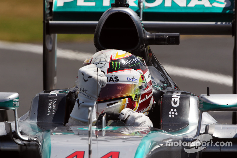 Race winner Lewis Hamilton, Mercedes AMG F1 W06 celebrates at the end of the race