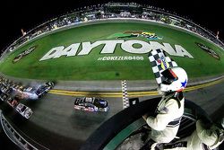 Dale Earnhardt Jr., Hendrick Motorsports Chevrolet wins, while Denny Hamlin, Joe Gibbs Racing Toyota spins