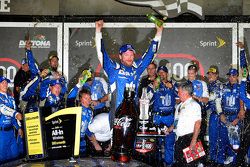 Race winner Dale Earnhardt Jr., Hendrick Motorsports Chevrolet