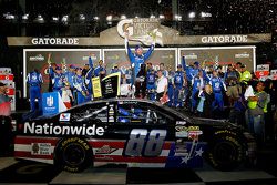 Race winner Dale Earnhardt Jr., Hendrick Motorsports Chevrolet