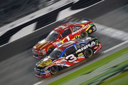 Jamie McMurray, Chip Ganassi Racing Chevrolet y Austin Dillon, Richard Childress Racing Chevrolet