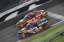 Jamie McMurray, Chip Ganassi Racing Chevrolet y Austin Dillon, Richard Childress Racing Chevrolet