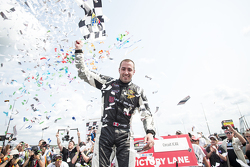 Kevin Lacroix fête sa victoire