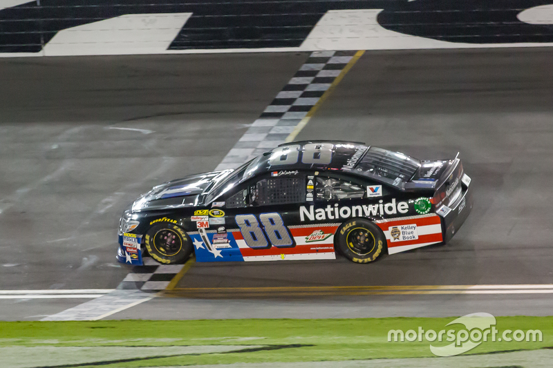 Dale Earnhardt Jr. venceu pela última vez em Daytona na etapa de 400 milhas de 2015.