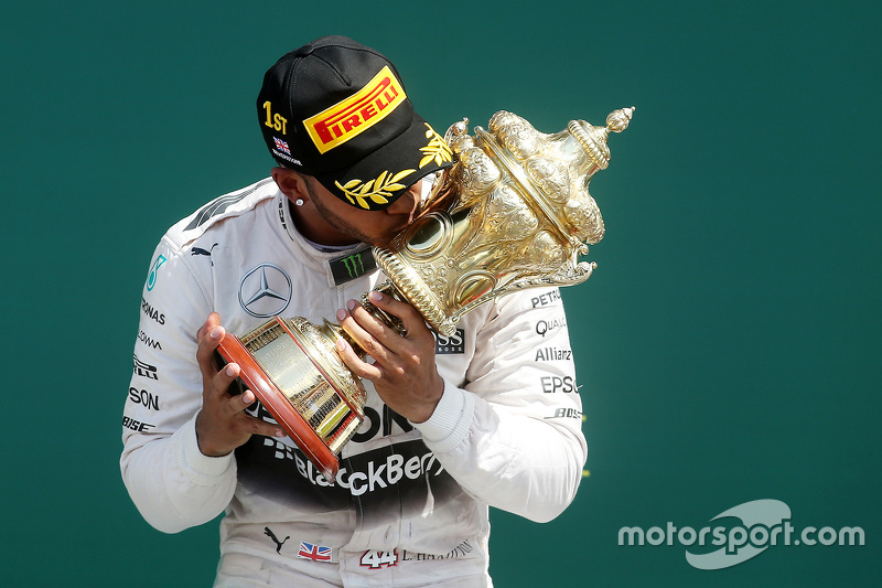 Il vincitore della gara Lewis Hamilton, Mercedes AMG F1 Team