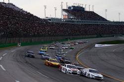 Start: Brad Keselowski, Team Penske Ford leads