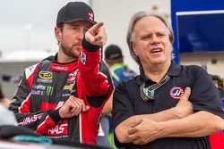 Kurt Busch, Stewart-Haas Racing Chevrolet con Gene Haas