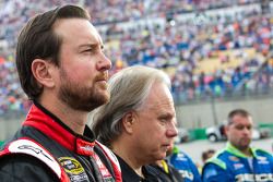 Kurt Busch, Stewart-Haas Racing Chevrolet con Gene Haas