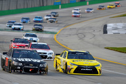 Martin Truex Jr., Furniture Row Racing Chevrolet and Matt Kenseth, Joe Gibbs Racing Toyota