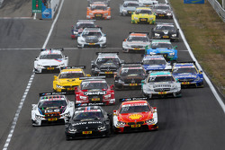 Bruno Spengler, BMW Team MTEK BMW M4 DTM en Augusto Farfus, BMW Team RBM BMW M4 DTM