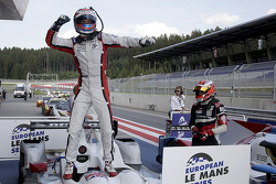 Le vainqueur Harry Tincknell fête sa victoire