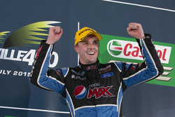 Race winner Mark Winterbottom, Prodrive Racing Australia Ford