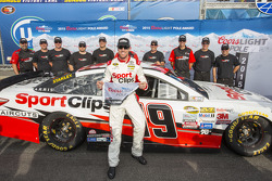 Ganador de la pole Carl Edwards, Joe Gibbs Racing Toyota