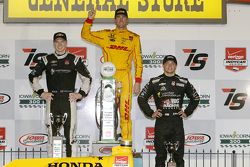 Podium : le vainqueur Ryan Hunter-Reay, Andretti Autosport Honda, le deuxième, Josef Newgarden, CFH Racing Chevrolet, le troisième, Sage Karam, Chip Ganassi Racing Chevrolet