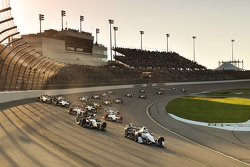 Старт: лидирует Элио Кастроневес, Team Penske Chevrolet